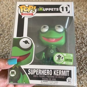 ✨✨✨LIMITED EDITION Superhero Kermit Funko Pop